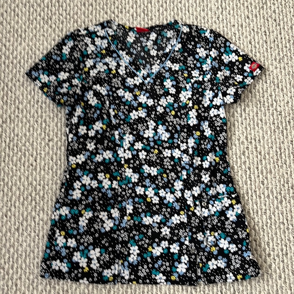 Scrub top